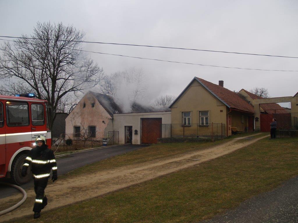 Požár střechy, Pleše - 15. 1. 2018 (1).jpg