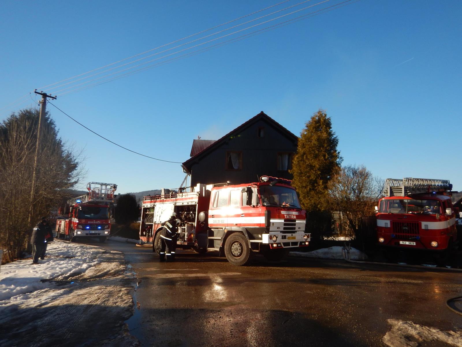 Požár střechy, Volary - 15. 2. 2017 (1).JPG