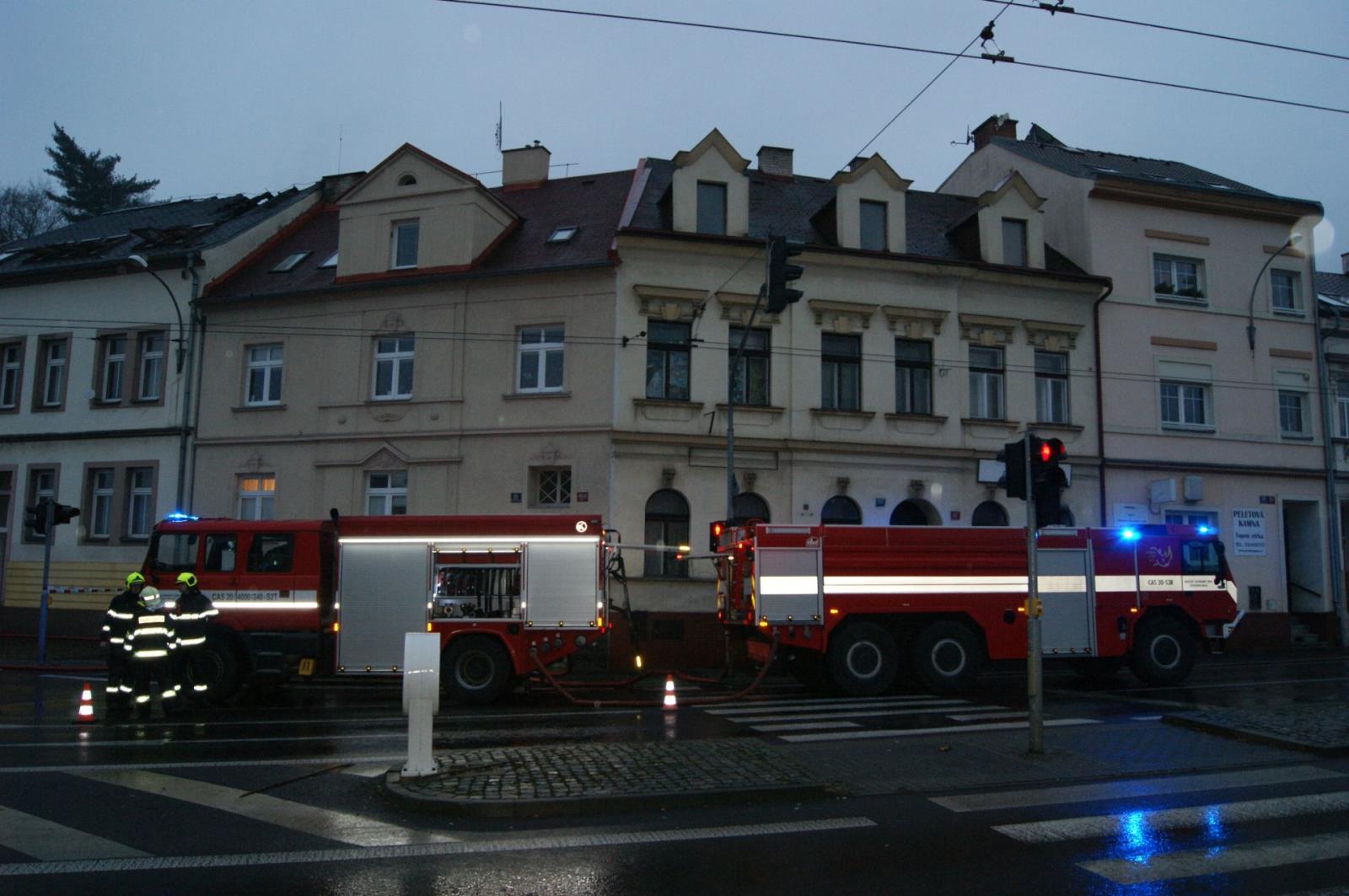 Požár střechy domu Ústí nad Labem (2).JPG