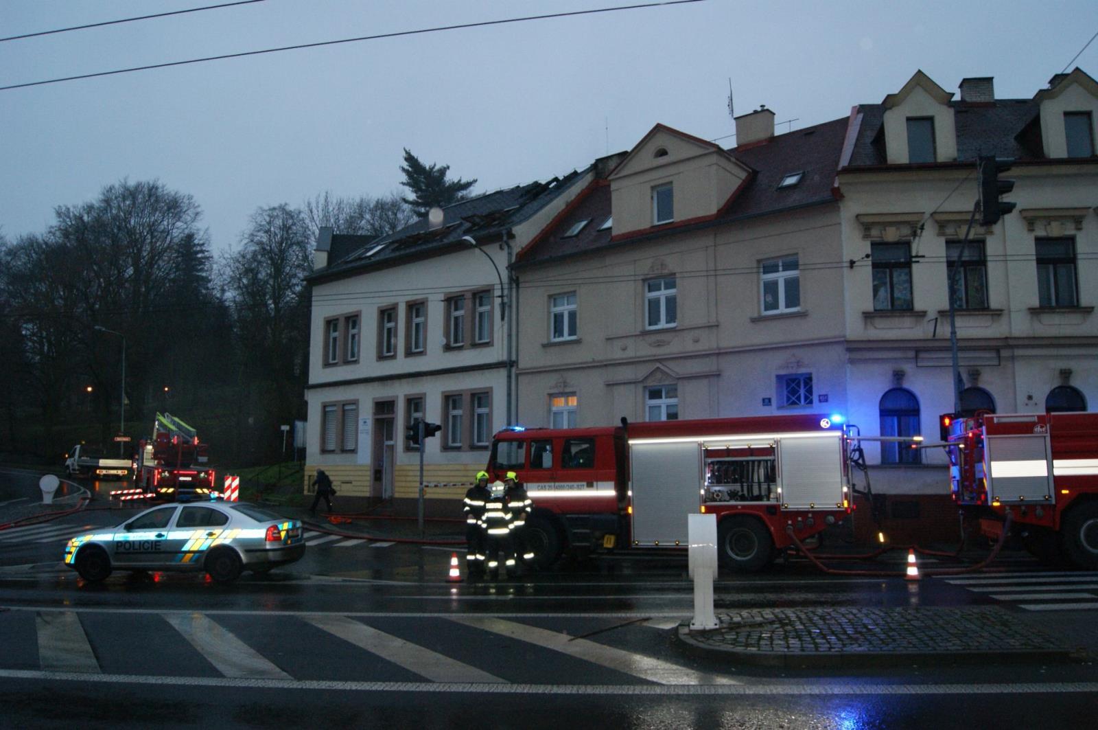 Požár střechy domu Ústí nad Labem (3).JPG