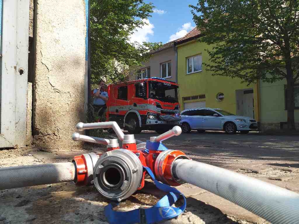 Požár trávy a stromů Brno-Židenice (5).jpg