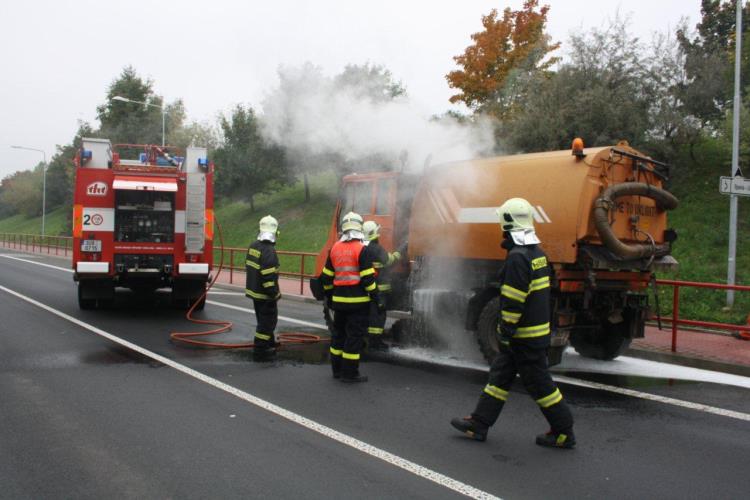 Požár uklízecího auta Lovosice (3).jpg