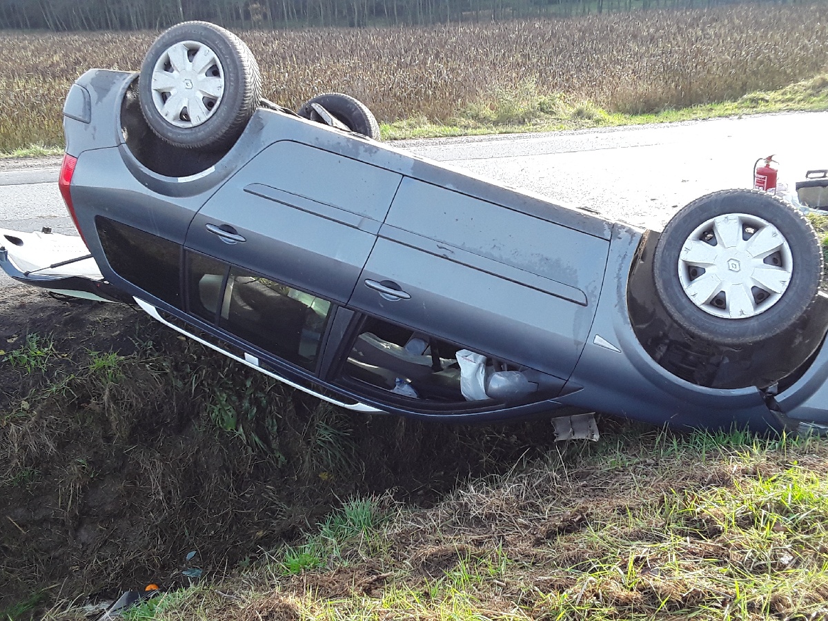 Při nehodě osobního vozidla u Římova se zranila řidička a spolujezdec