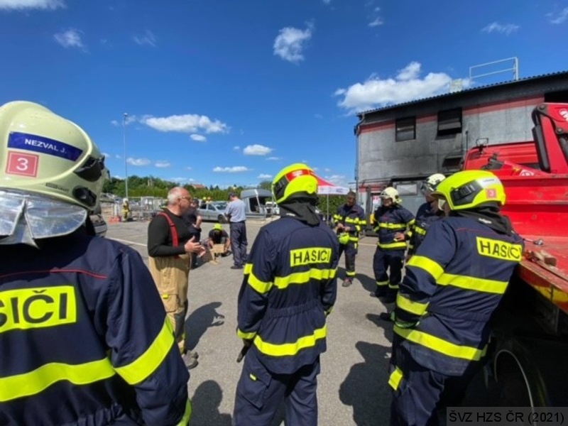 Rescue meeting 2021_účastníci akce během výcviku.jpg