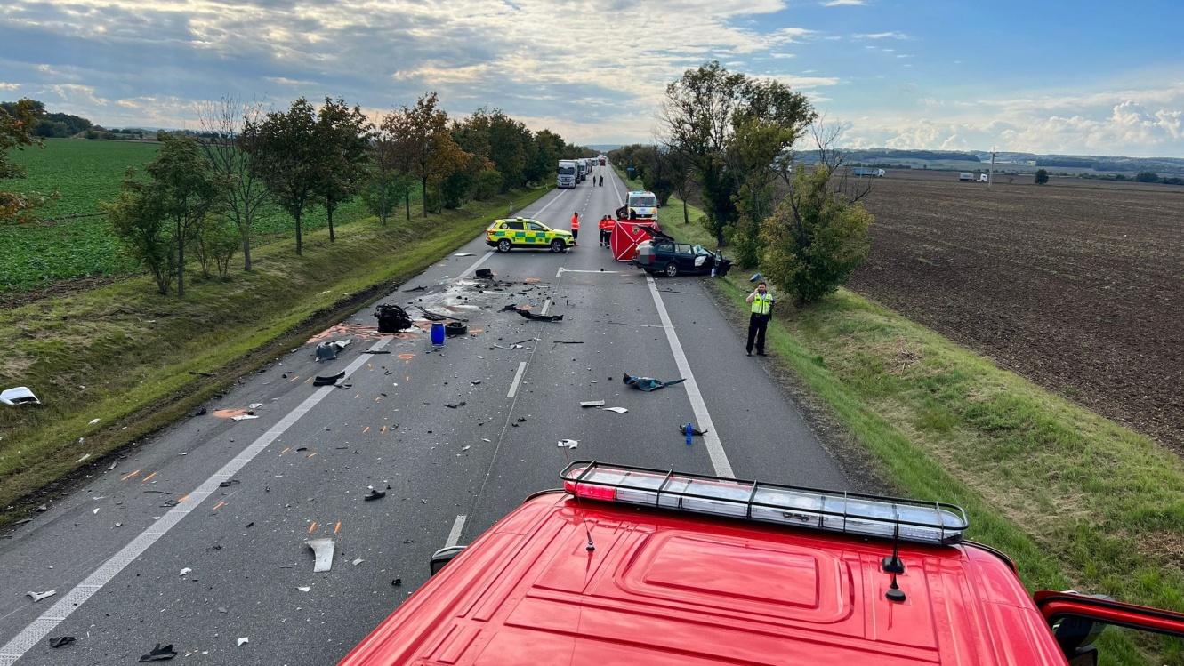 SČK_DN osobního a nákladního auta u obce Jenišovice.jpg