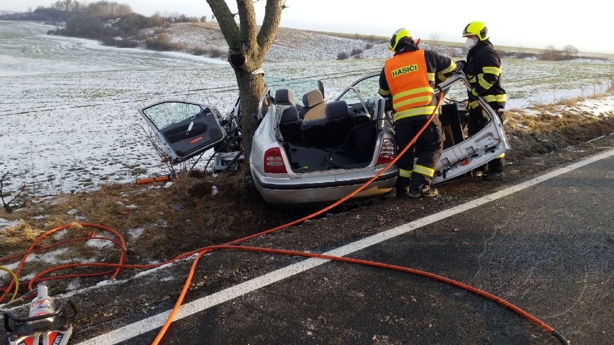 Vážná dopravní nehoda u obce Honbice 21.1.2021.jpg