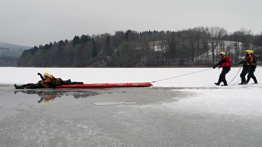 Výcvik na zamrzlé hladině, Frymburk (2).jpg