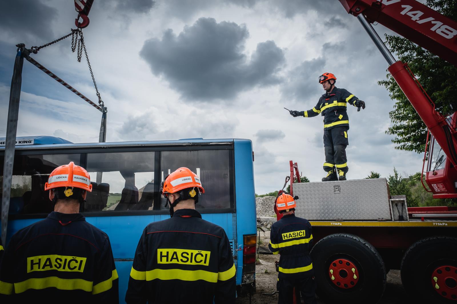 Výcvik ve vyprošťování autobusu (5).jpg