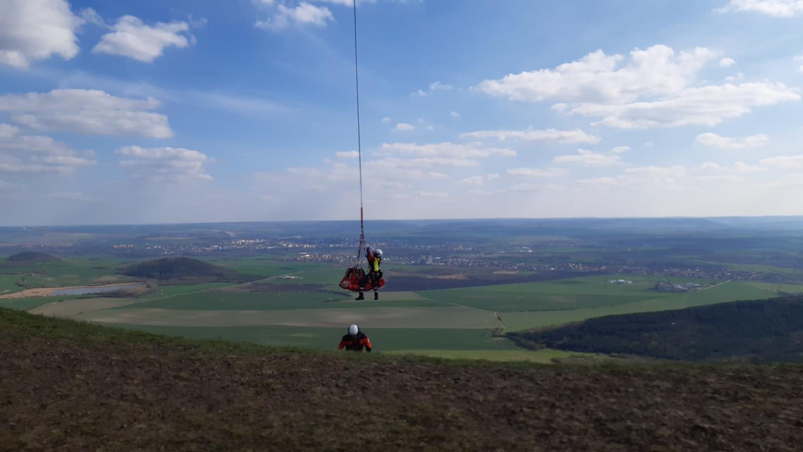 Záchrana paraglidisty u obce Raná