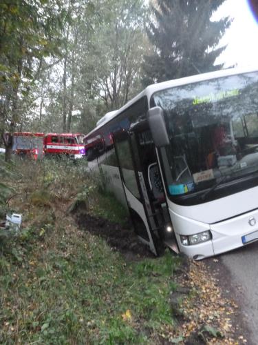 Havarovaný autobus v Horní Orlici