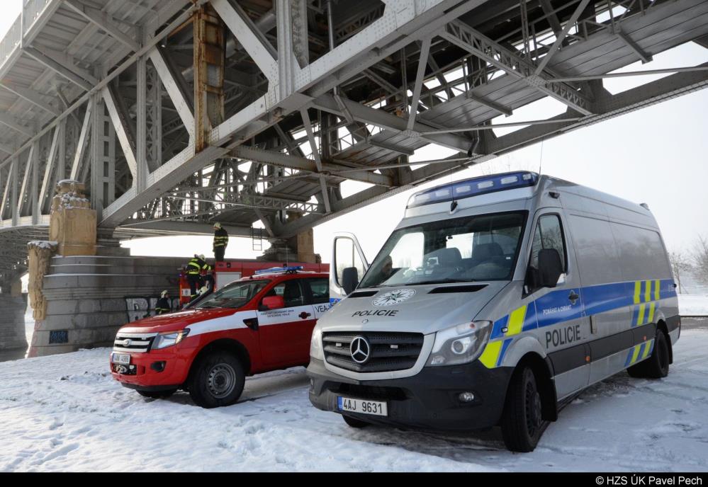 čerpání mostu pro PČR Litoměřice 18.1.2016 11.jpg