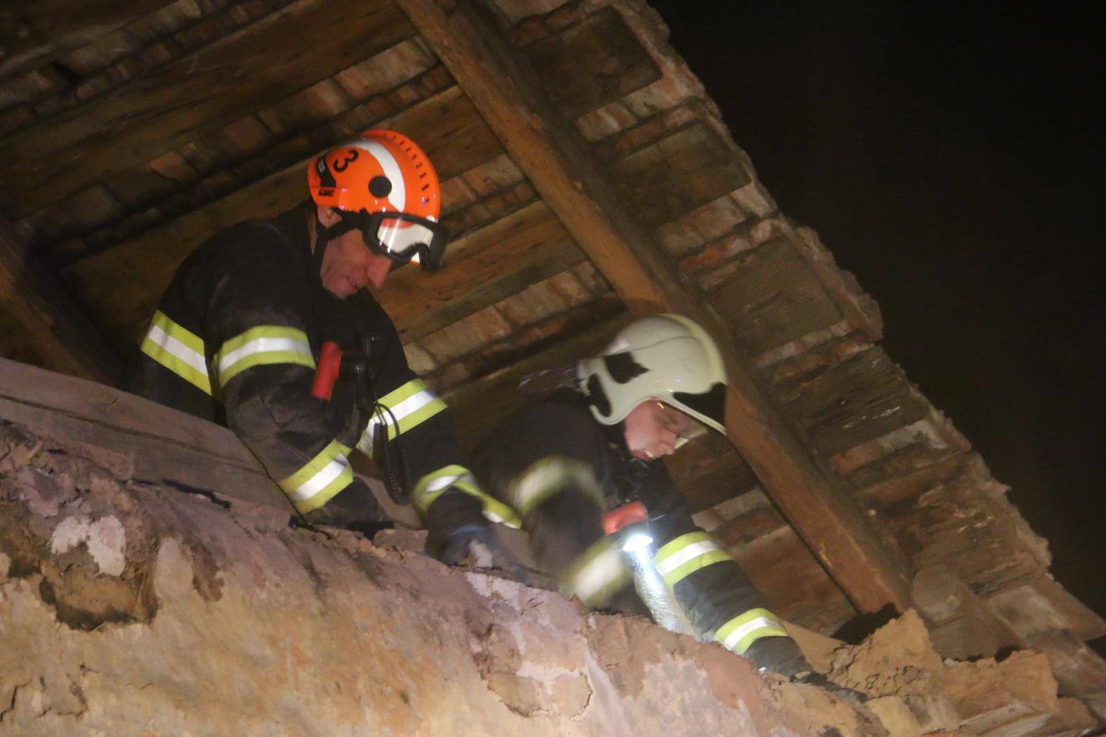 destrukce objektu Rakodavy - zřícení štítové stěny rodinného domku