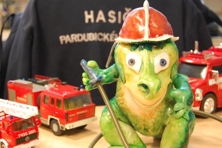 Dráček Ohniváček je maskotem hasičů Pardubického kraje více už deset let