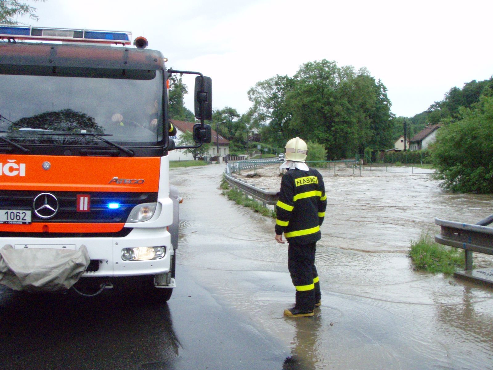 fotopovodeňNJaokolí/13 povodeňŽivoticeuNJ 7.JPG