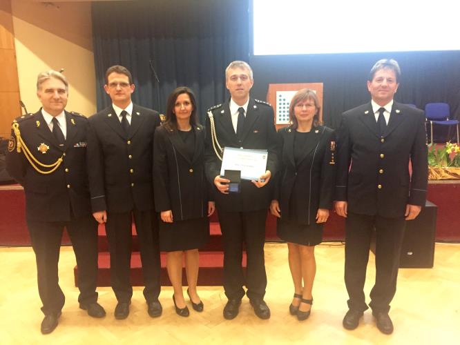 Zleva: brig.gen.Ing. Drahoslav Ryba, plk. Mgr. Aleš Černohorský, plk. Mgr. Monika Kuchařová, VELITEL ROKU nprap. Tomáš Klaban, plk. Ing. Jaroslava Černá a plk. Ing. Josef Jelínek