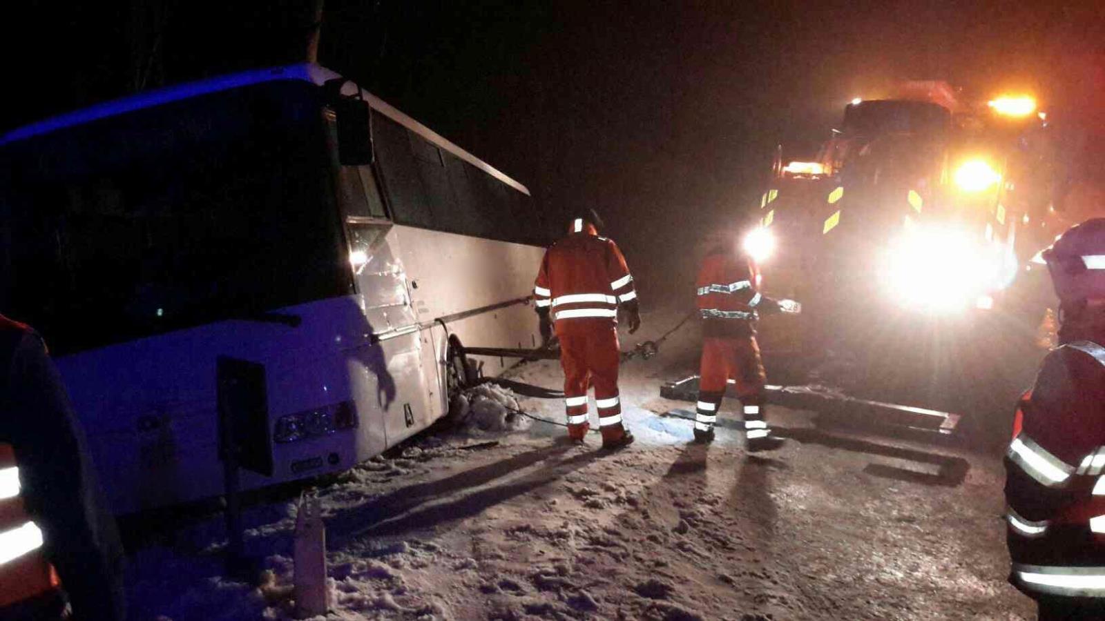 nehoda autobusu a dodavky Laskov