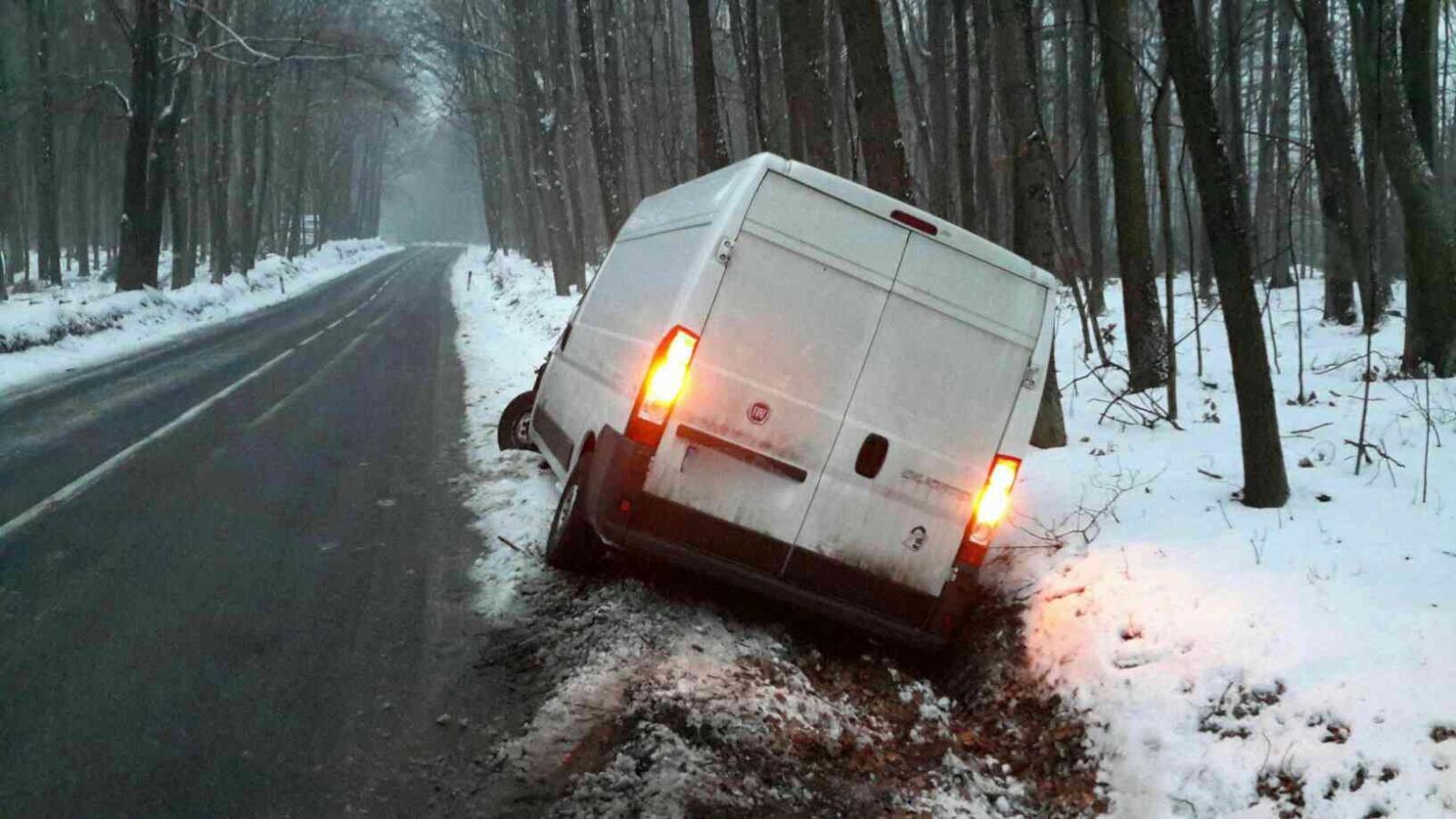 nehoda autobusu a dodavky Laskov