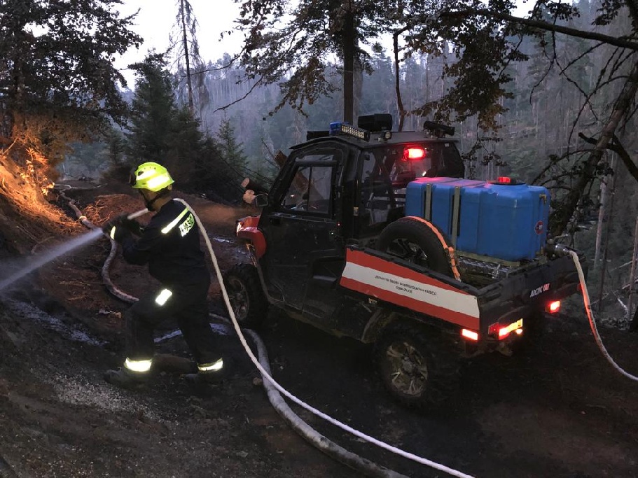 odřad hasičů z Plzeňského kraje ve Hřensku (25).jpg