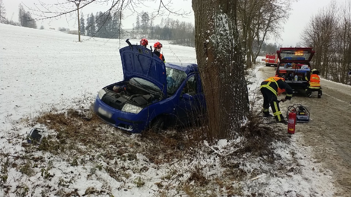 osobní auto po nehodě.jpg