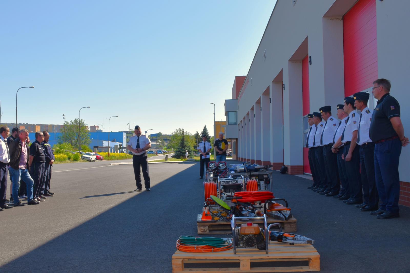 předání sad hydraulického vyprošťovacího zařízení jednotkám SDH obcí