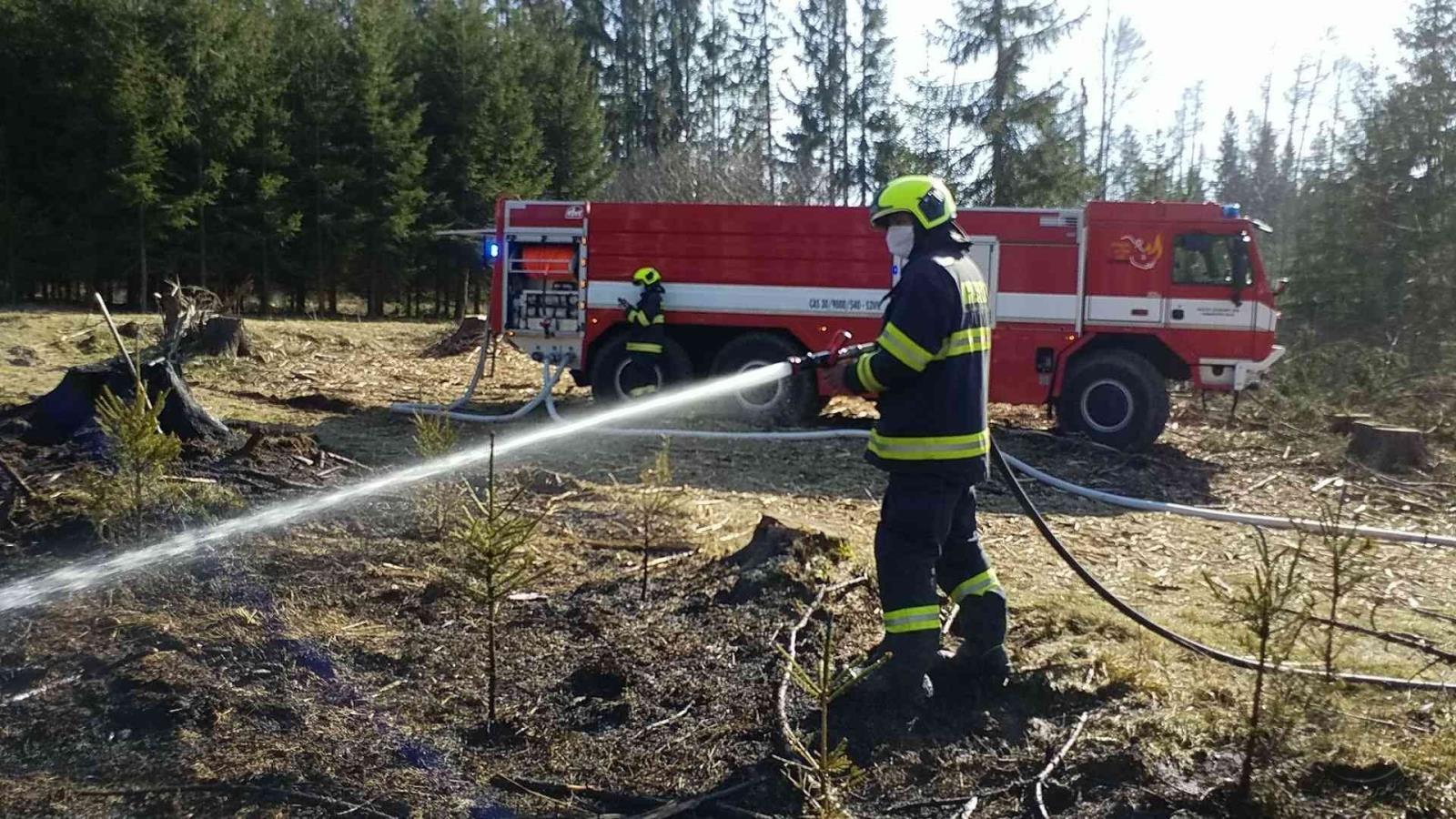 požár Jeníkov3 6.4.2020.jpg