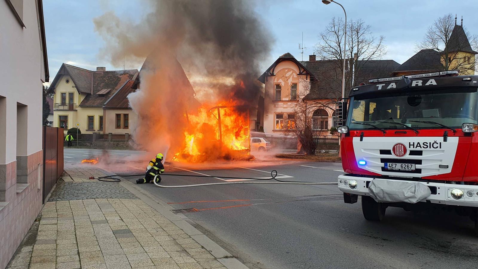 požár NA s návěsem Přelouč.jpg