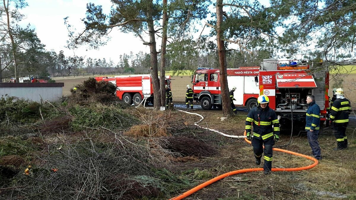 požár bioodpadu1 Slatiňany 24.2.2020.jpg