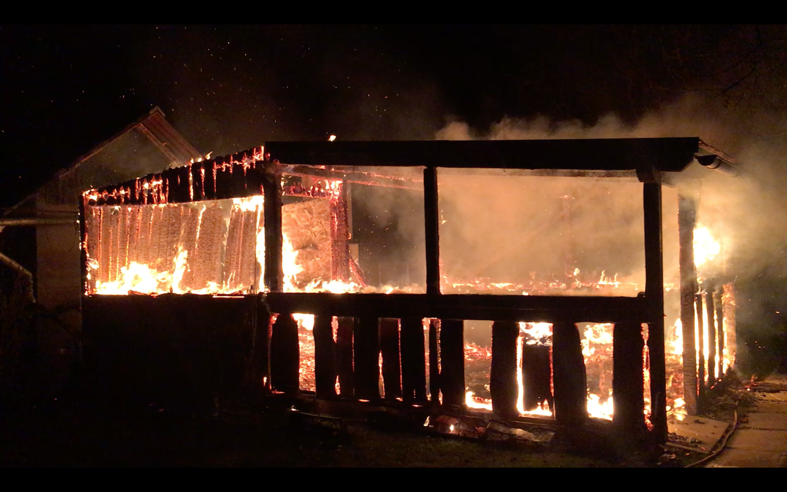 požár zahradní domek - pergola Bohdíkov 2-12-2016