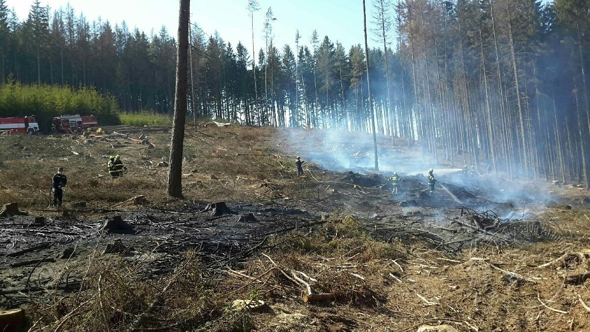 požár2 6.4.2020.jpg