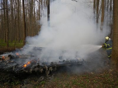 Likvidace požáru lesa