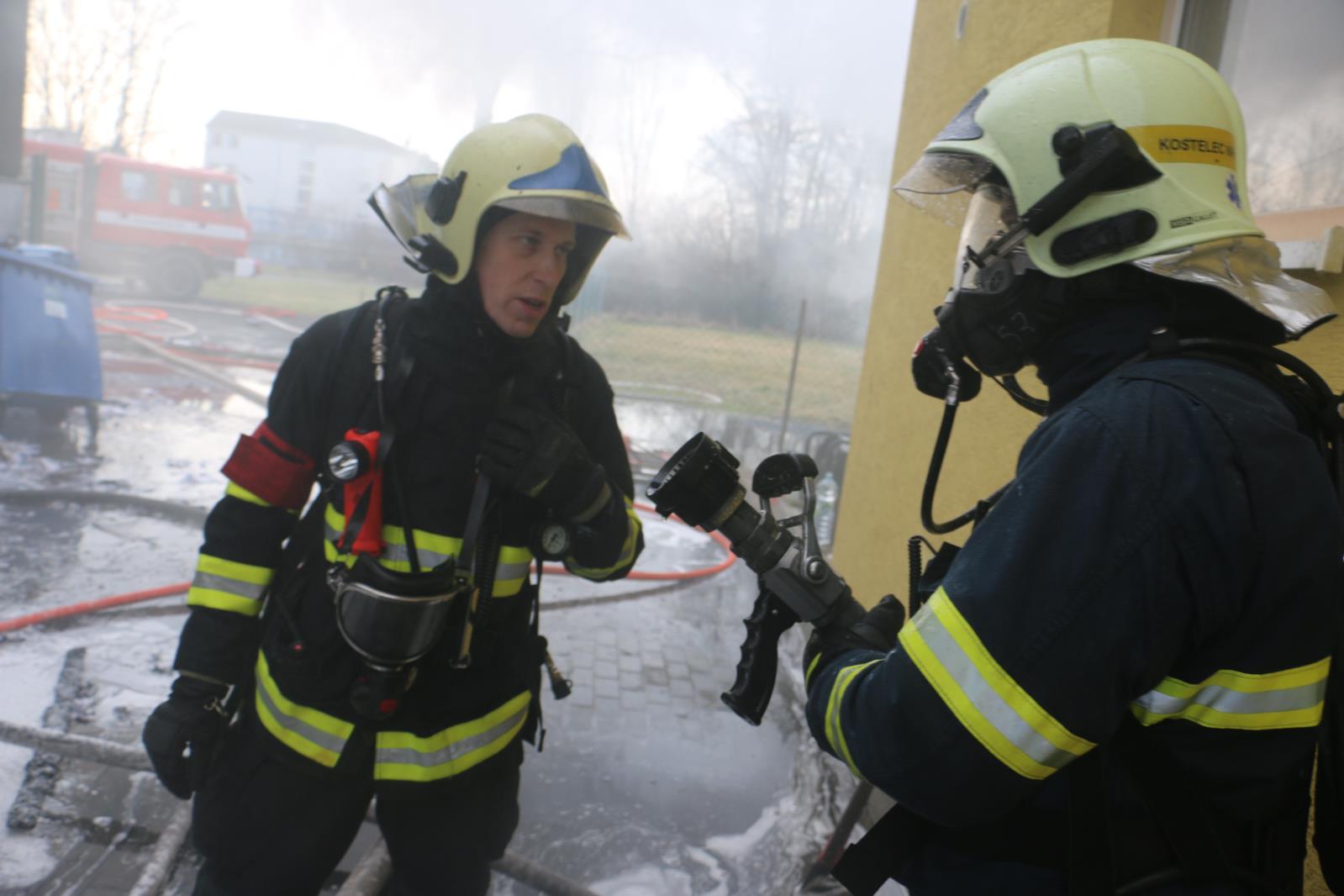 rozsáhlý požár průmyslového objektu v Prostějově