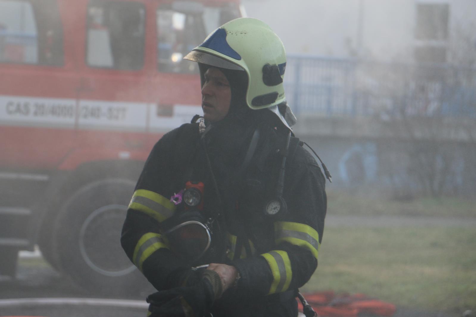 rozsáhlý požár průmyslového objektu v Prostějově