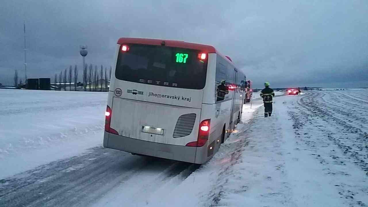 vyprošťování autobusu (4).jpg