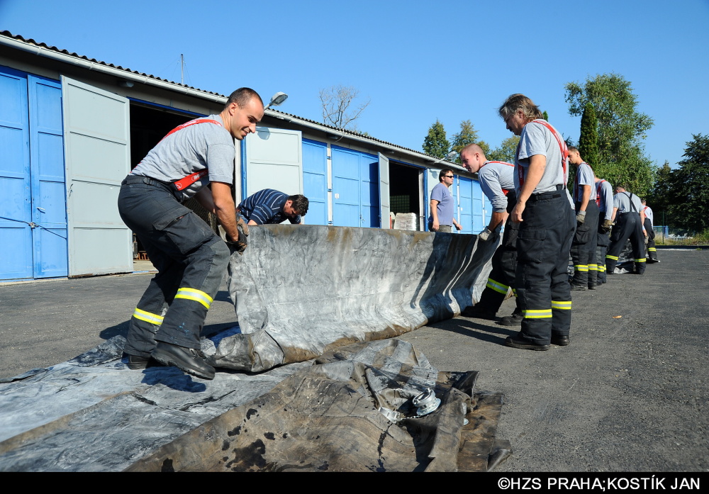 zp20120918A_ProtipovodĹ_ovĂc vaky_Ks17.JPG