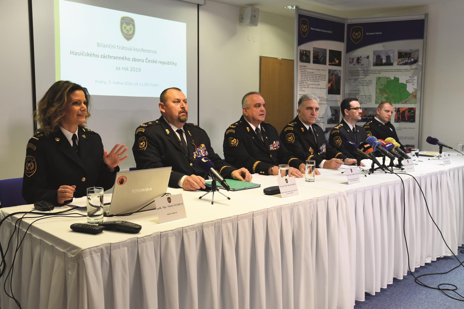 11_brig. gen. Ing. František Zadina s vedením MV-GŘ HZS ČR na Bilanční tiskové konferenci v roce 2020.jpg