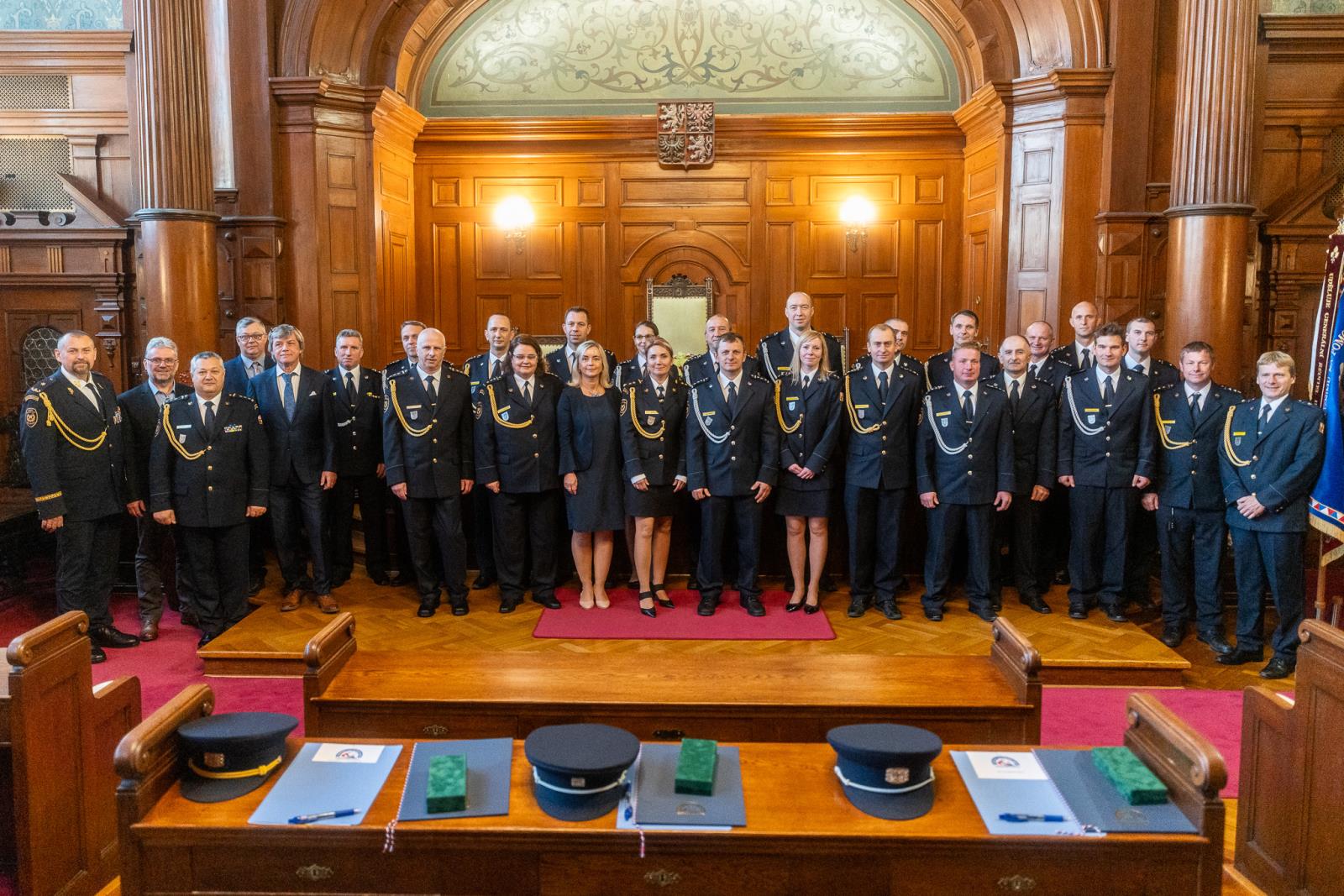 Medaile Za věrnost II. a III. stupně během slavnostního ceremoniálu převzalo celkem dvacet příslušnic a příslušníků HZS LBK, bylo uděleno také 7 medailí HZS LBK